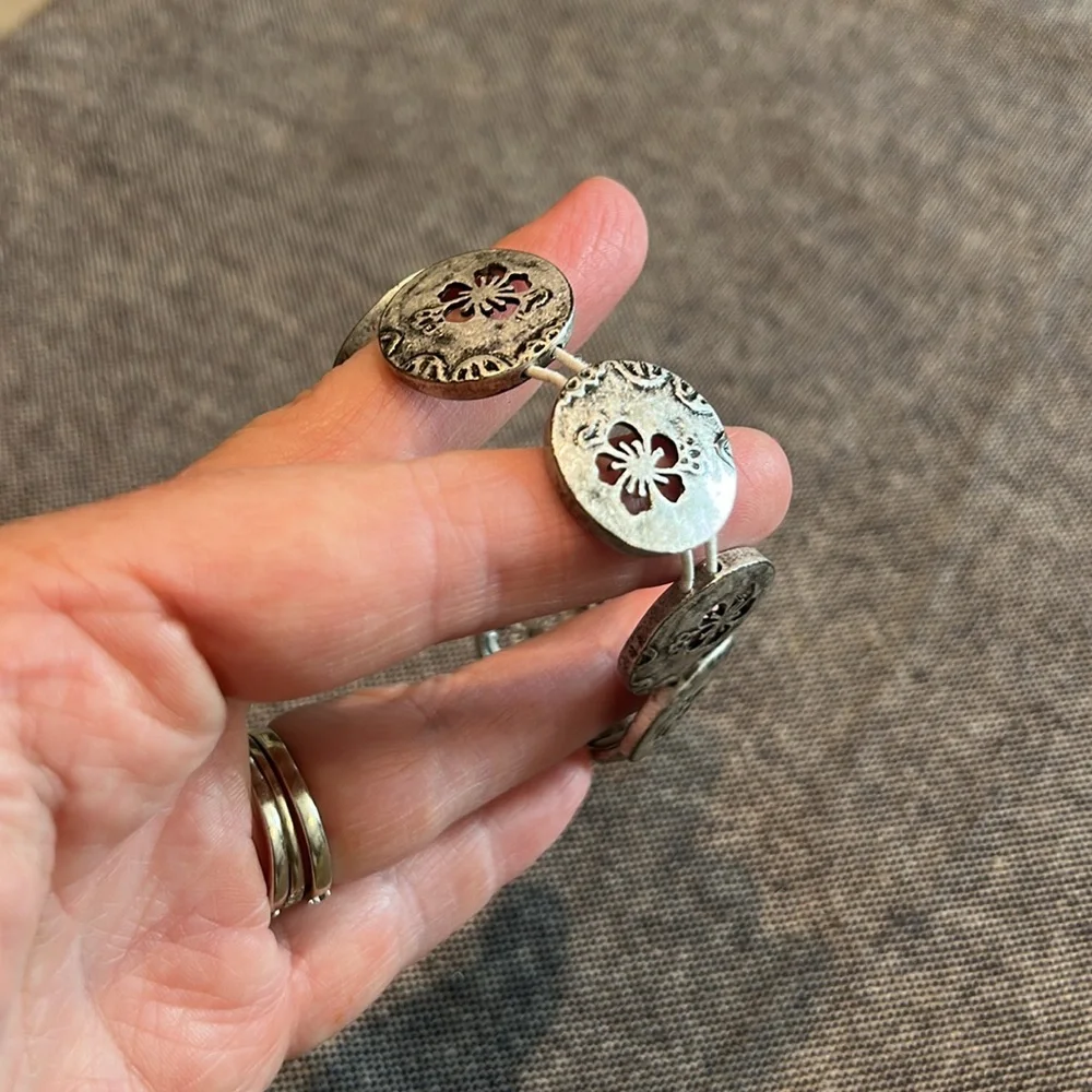 Silver medallions with floral motif bracelet